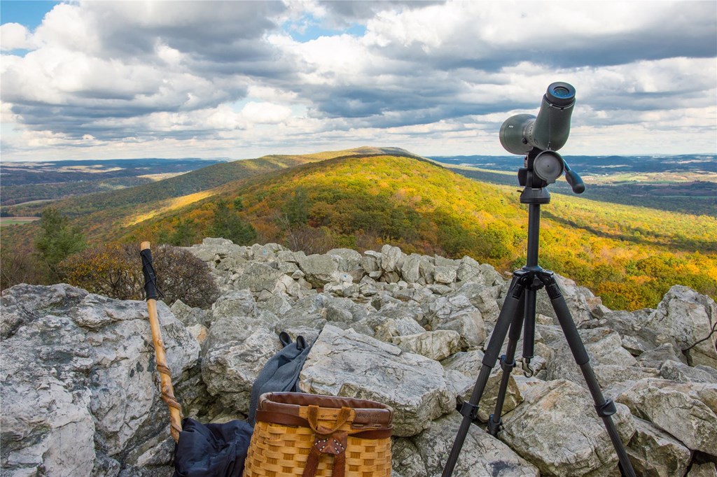 Counter's Pit in Autumn Scope and Counter Equipment at North Lookout in Autumn